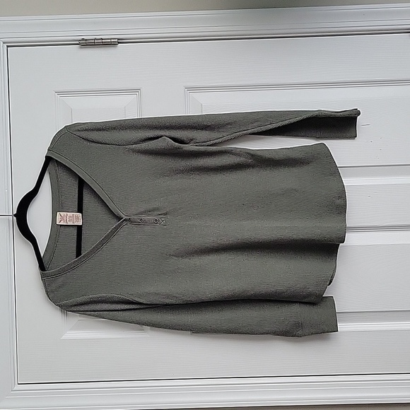 Faded Glory Women’s V Neck Long Sleeve Shirt - Picture 1 of 9